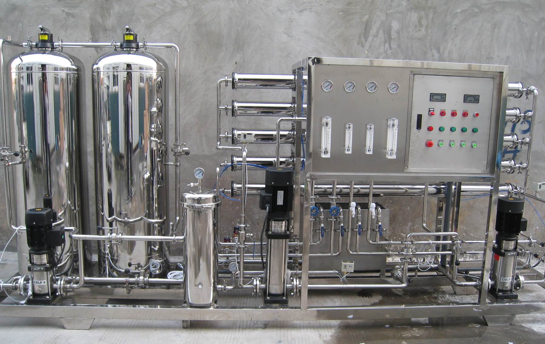 反滲透純凈水設(shè)備，桶裝純凈水設(shè)備