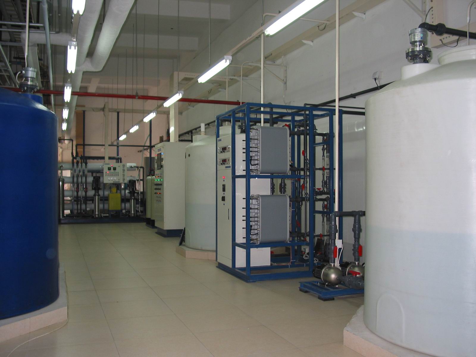 貴州純凈水設(shè)備，凈化水處理設(shè)備裝置